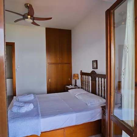 Beachfront With Huge Garden, 3br, Halkidiki Nea Roda