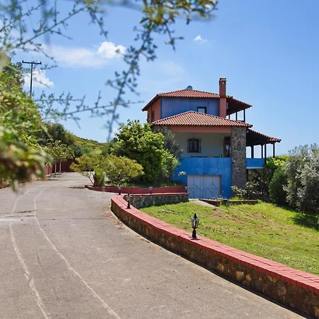 Beachfront With Huge Garden, 3br, Halkidiki Holiday home