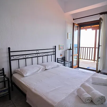 Tatil Evi Beachfront With Huge Garden, 3br, Halkidiki