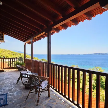 Beachfront With Huge Garden, 3br, Halkidiki Nea Roda
