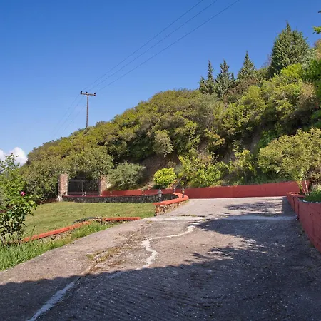 Beachfront With Huge Garden, 3br, Halkidiki Tatil Evi Nea Roda