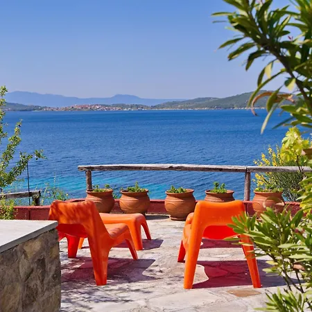 Beachfront With Huge Garden, 3br, Halkidiki Tatil Evi