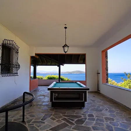 Beachfront With Huge Garden, 3br, Halkidiki Holiday home Nea Roda