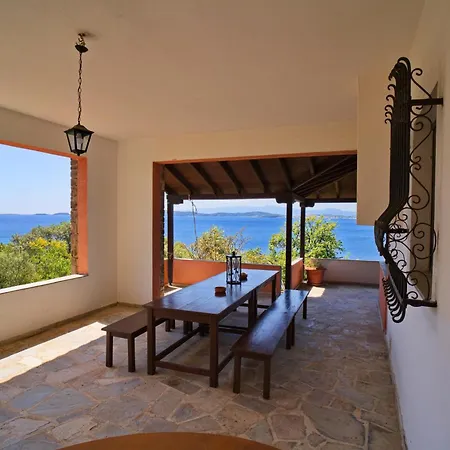 Beachfront With Huge Garden, 3br, Halkidiki Nea Roda
