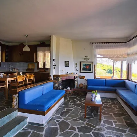 Holiday home Beachfront With Huge Garden, 3br, Halkidiki Nea Roda