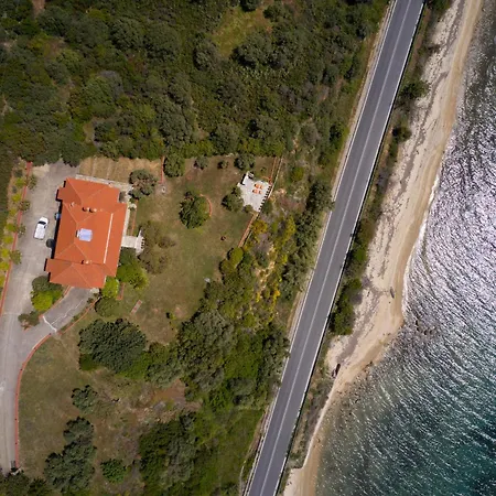 Beachfront With Huge Garden, 3br, Halkidiki Nea Roda