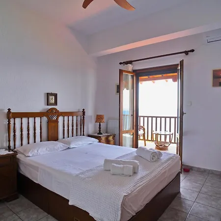Beachfront With Huge Garden, 3br, Halkidiki Feriehus