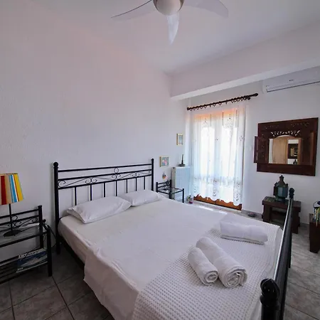Feriehus Beachfront With Huge Garden, 3br, Halkidiki Nea Roda