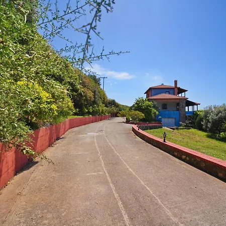 Beachfront With Huge Garden, 3br, Halkidiki Feriehus