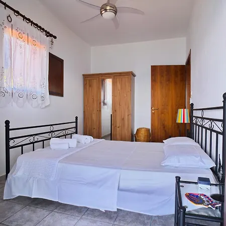 Beachfront With Huge Garden, 3br, Halkidiki Feriehus *