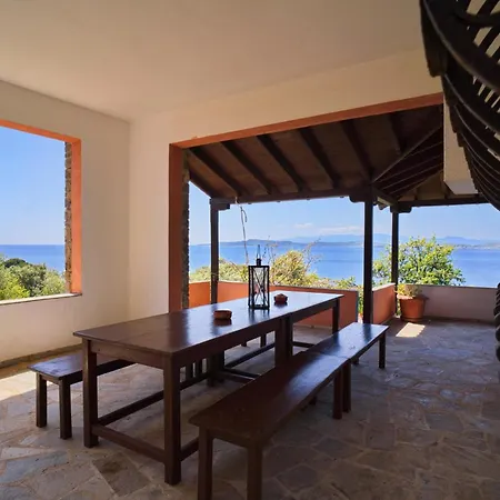 Feriehus Beachfront With Huge Garden, 3br, Halkidiki *