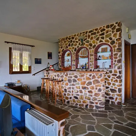Beachfront With Huge Garden, 3br, Halkidiki Feriehus *