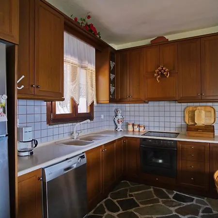 Beachfront With Huge Garden, 3br, Halkidiki Feriehus Nea Roda