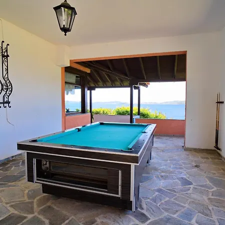 Feriehus Beachfront With Huge Garden, 3br, Halkidiki Nea Roda