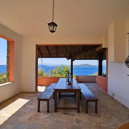 Feriehus Beachfront With Huge Garden, 3br, Halkidiki *