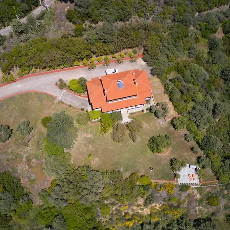 Beachfront With Huge Garden, 3br, Halkidiki Feriehus Nea Roda
