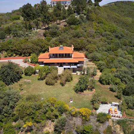 Beachfront With Huge Garden, 3br, Halkidiki Feriehus